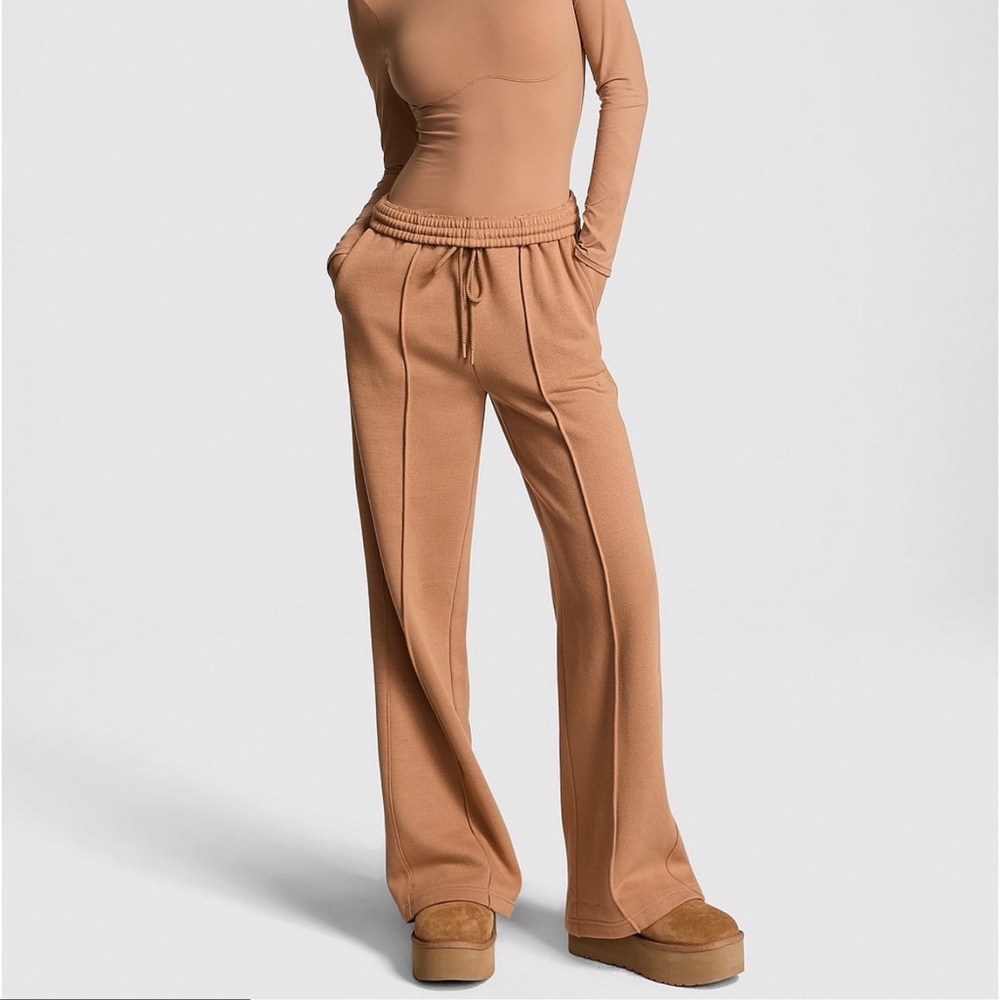 Victoria’s Secret PINK Wide-Leg Sweatpants – Size Large (Camel/Tan)
